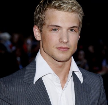 Freddie Stroma